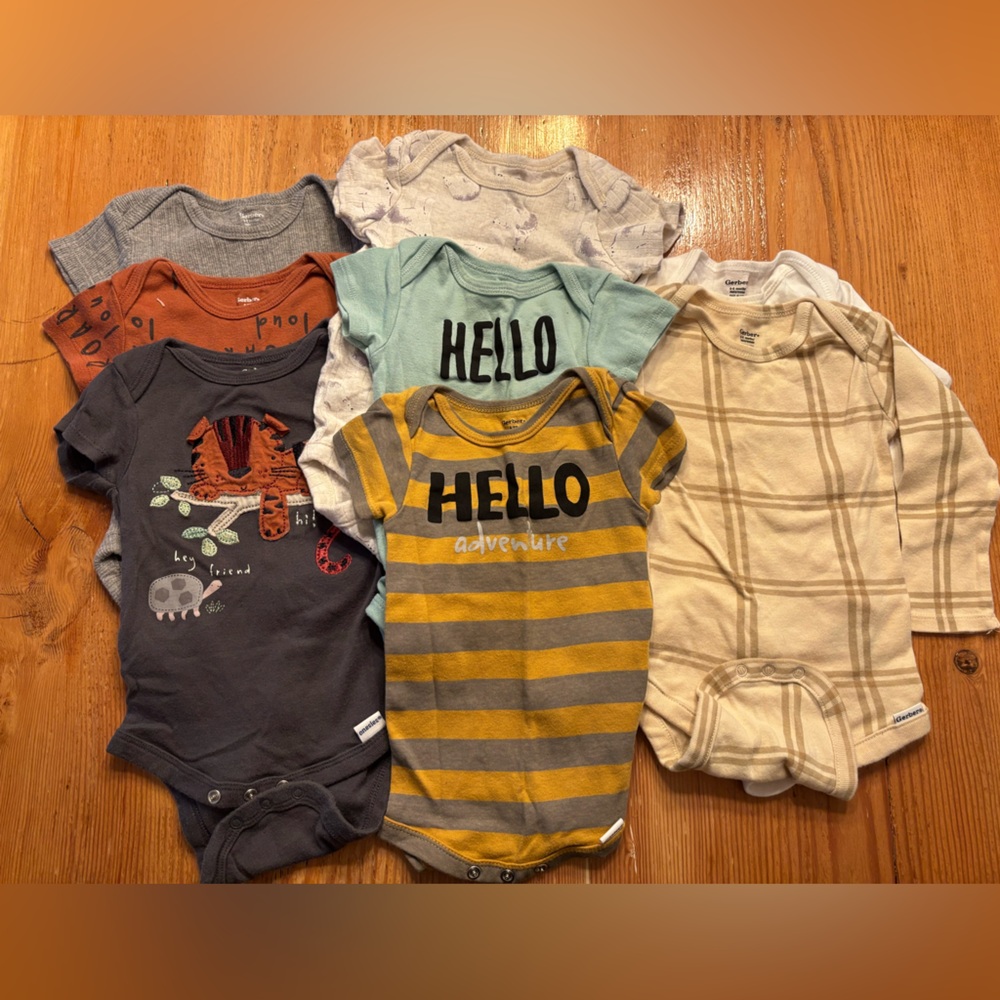 6-9 month Gerber lot - dollar onesies!